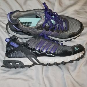 Athletic shoes